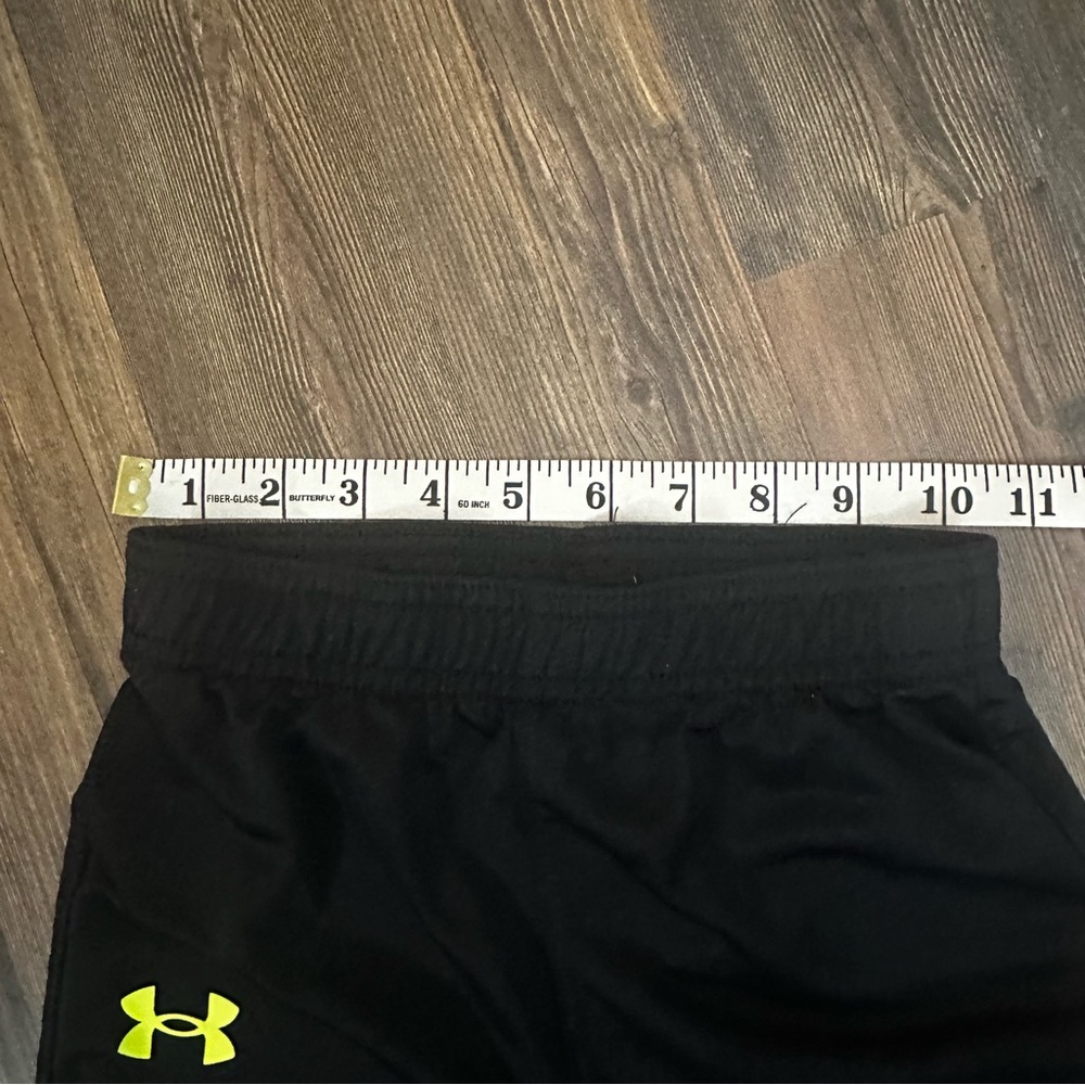 Under Armour Bright Green/Black 2pc set - Zip up Jacket and Joggers Kids size 6 - Picture 9 of 12